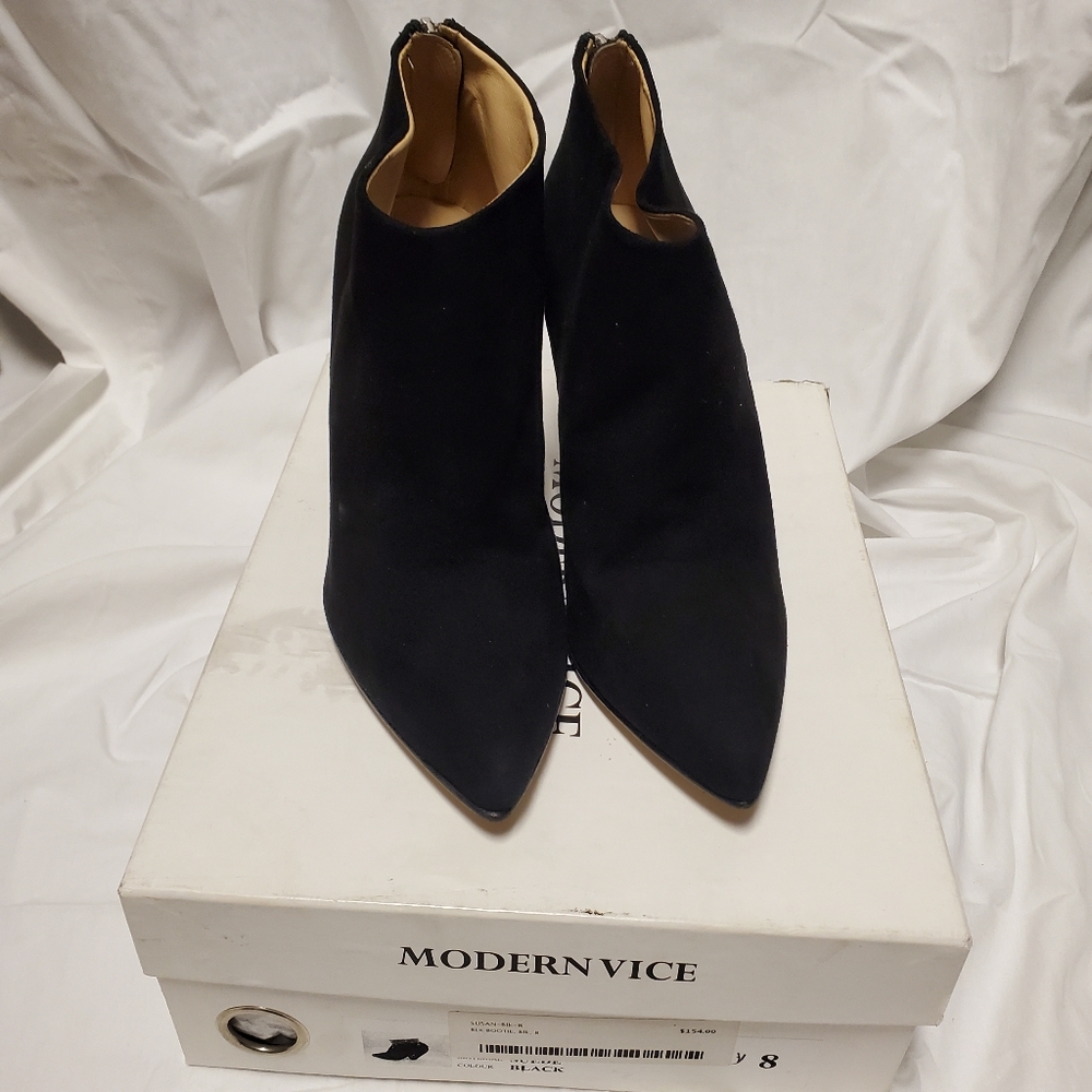 Modern Vice black booties size 8